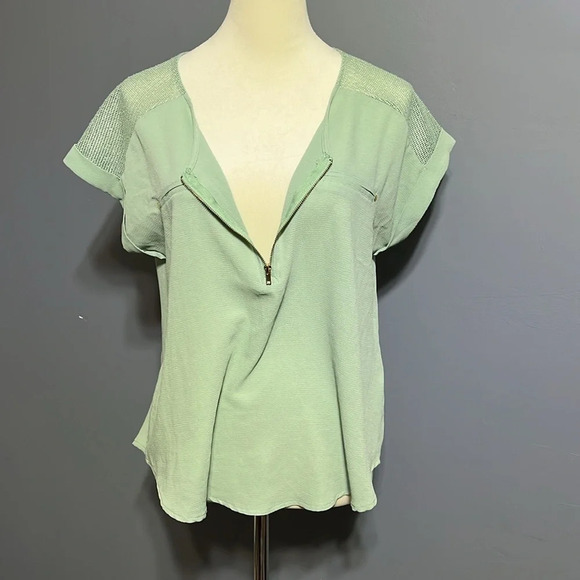 Mine light green size large top half zipper front - Picture 3 of 9